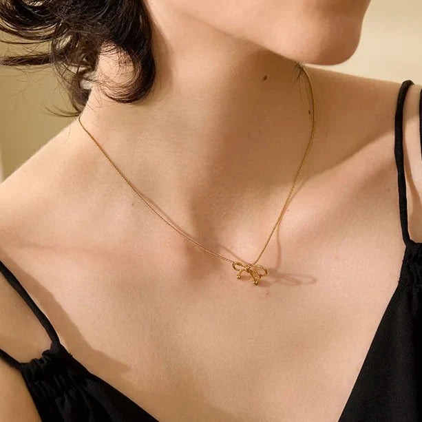 Gold Bow-knot Pendant Necklace