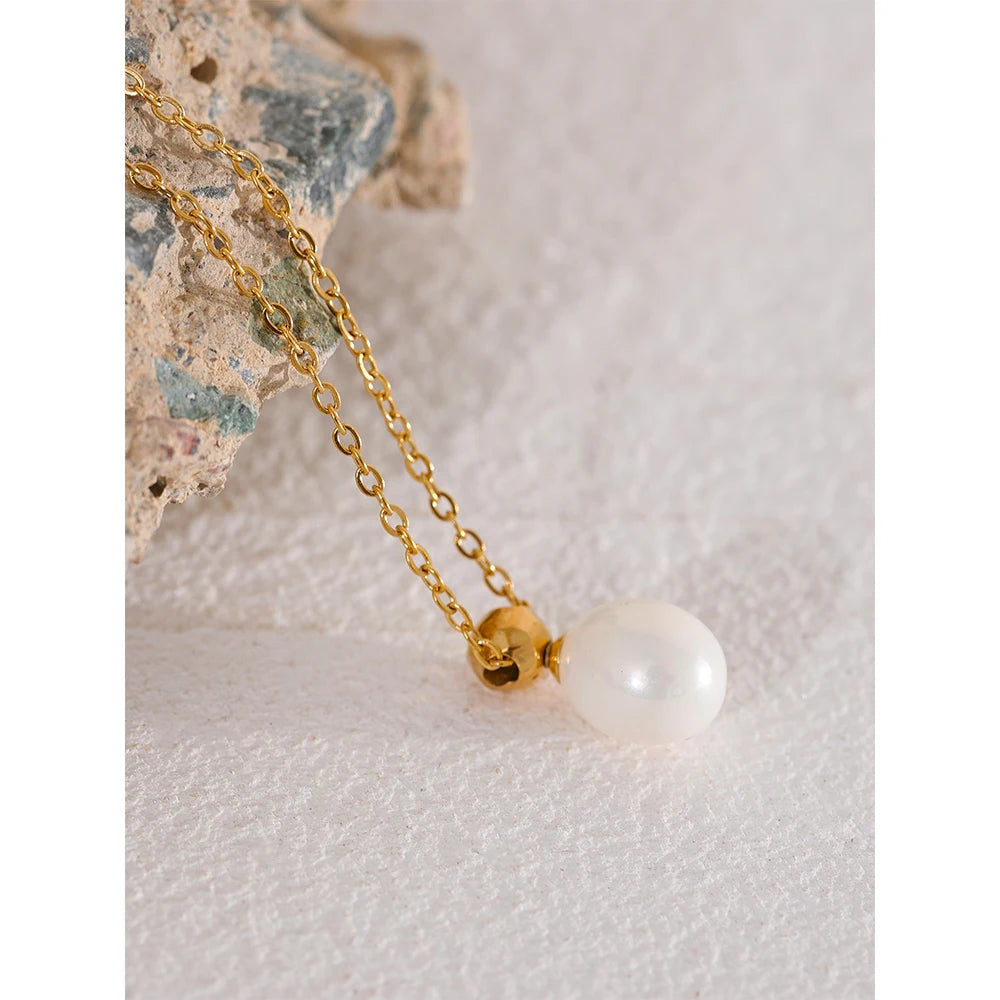 Natural Pearl Chic Water Drop Pendant Necklace