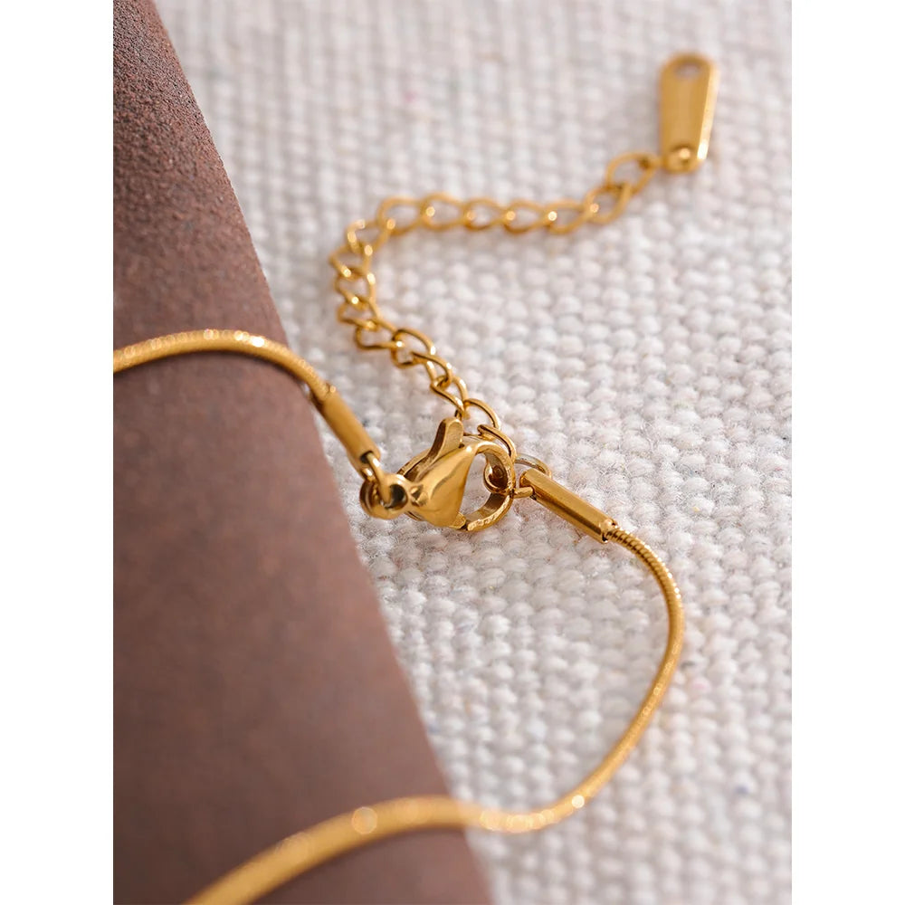 Gold Bow-knot Pendant Necklace